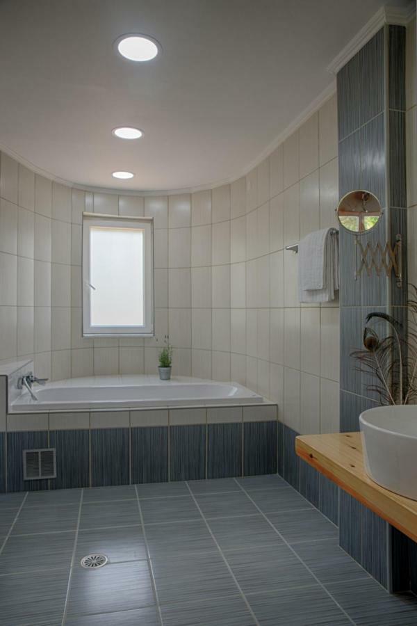 Modern Eco Friendly Villa Close To Town Pelekas Exterior foto